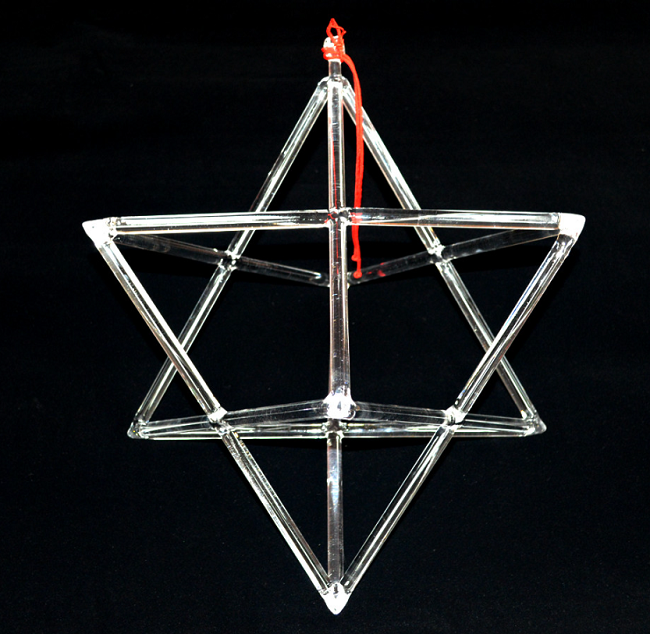 Une merkaba (l'instrument) en cristal