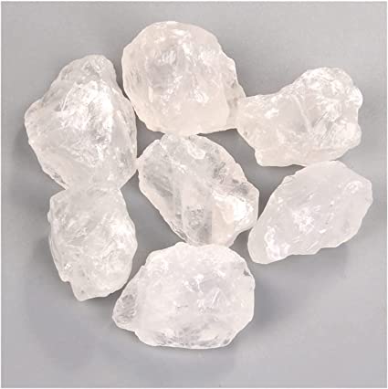plusieurs cristaux de quartz clair